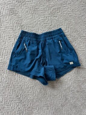 Women’s unlined Vuori Shorts